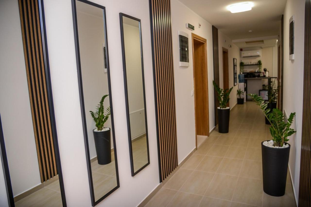 Mini Hotel Riverlux Apartments باتشكا بالانكا المظهر الخارجي الصورة